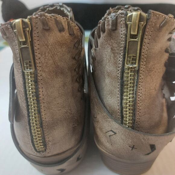 Rampage Tetruss Brown Criss Cross Strap Ankle Zip Booties 7 Festival Bikercore - Picture 3 of 8